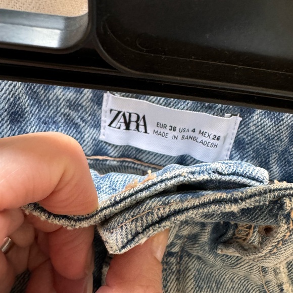 ZARA High waisted Jean shorts - Picture 2 of 7